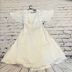 Size XL Lulu's White Flutter Sleeve Wedding Dress